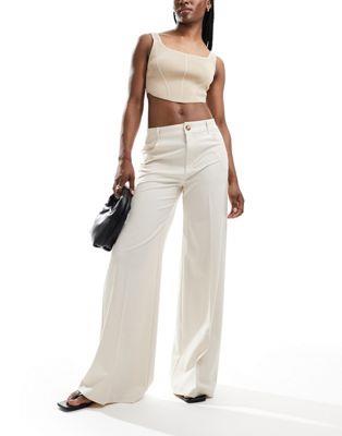 Pull&Bear wide leg tailored trouser in off white ǥ