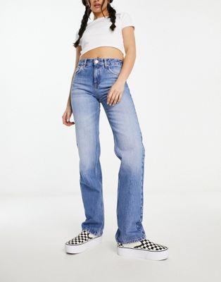 Pull&Bear mid rise straight leg jeans in mid blue レディース