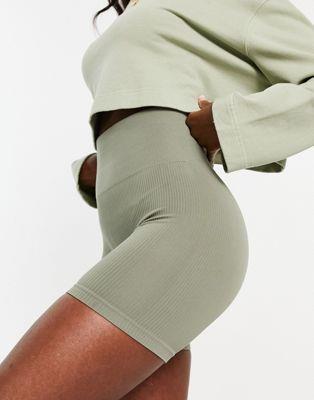 Stradivarius seamless rib short in olive レディース