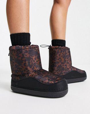 Truffle Collection padded short snow boots in leopard レディース