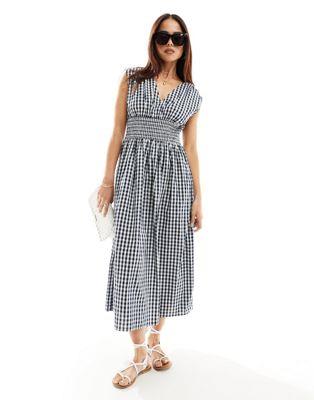 Y.A.S ファッション ドレス Y.A.S shirred waist v neck midi dress in navy gingham カラー:NAVY CHECK■ご注文の際は、必ずご確認ください。※こちらの商品は海外からのお取り寄せ商品となりますので、ご入金確認後、商品お届けまで3から5週間程度お時間を頂いております。※高額商品(3万円以上)は、代引きでの発送をお受けできません。※ご注文後にお客様へ「注文確認のメール」をお送りいたします。それ以降のキャンセル、サイズ交換、返品はできませんので、あらかじめご了承願います。また、ご注文をいただいてからの発注となる為、メーカー在庫切れ等により商品がご用意できない場合がございます。その際には早急にキャンセル、ご返金いたします。※海外輸入の為、遅延が発生する場合や出荷段階での付属品の箱つぶれ、細かい傷や汚れ等が発生する場合がございます。※商品ページのサイズ表は海外サイズを日本サイズに換算した一般的なサイズとなりメーカー・商品によってはサイズが異なる場合もございます。サイズ表は参考としてご活用ください。Y.A.S ファッション ドレス Y.A.S shirred waist v neck midi dress in navy gingham カラー:NAVY CHECK