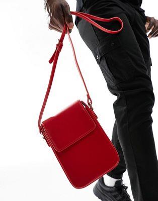 GC\X ASOS DESIGN faux leather cross body in red Y