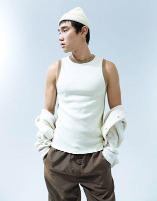 楽天サンガエイソス ASOS DESIGN muscle fit vest with side rib detailing in cream メンズ