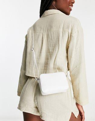 エイソス バッグ エイソス ASOS DESIGN croc effect cross body camera bag in white レディース