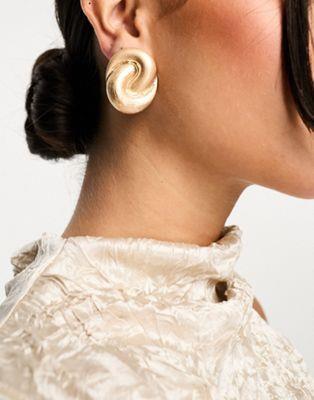 エイソス エイソス ASOS DESIGN stud earrings with swirl vintage look design in brushed gold tone レディース
