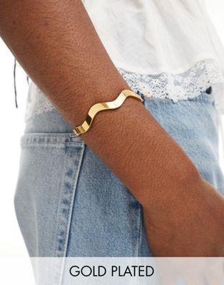 エイソス エイソス ASOS DESIGN waterproof stainless steel bangle bracelet with wiggle detail in gold tone レディース