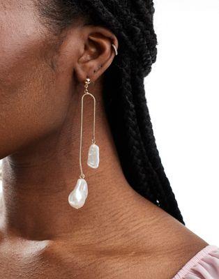 エイソス エイソス ASOS DESIGN drop earrings with chain and faux freshwater pearl design in gold tone レディース