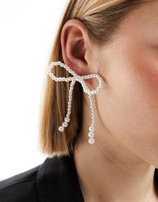 エイソス エイソス ASOS DESIGN stud earrings with faux pearl bow design in white レディース