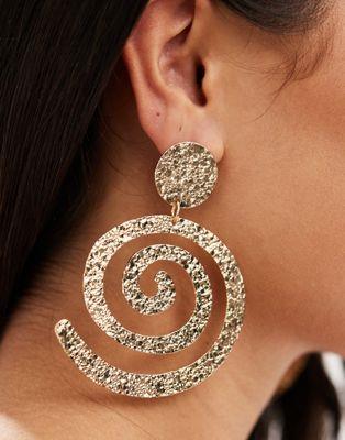 エイソス エイソス ASOS DESIGN drop earrings with hammered swirl design in gold tone レディース