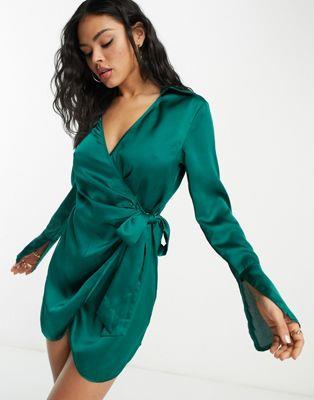 Public Desire x Paris Artiste Exclusive satin wrap shirt dress with split sleeve detail in emerald green レディース