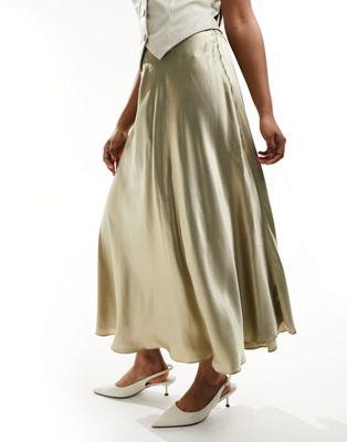 С River Island full maxi satin slip skirt in dark beige ǥ