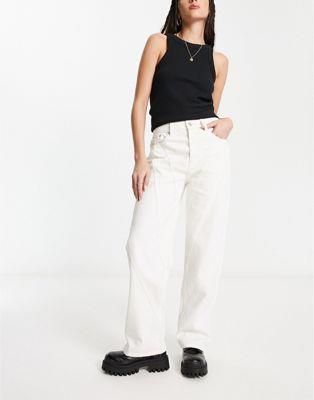 Signature 8 front seam straight leg jean in white ǥ