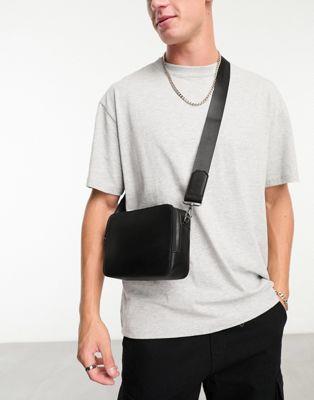 エイソス ASOS DESIGN large faux leather cross body camera bag in black メンズ