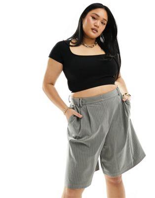 ASOS Curve  ASOS DESIGN Curve tailored longline short in grey stripe ǥ