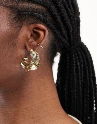 デザインビー DesignB London vintage hammered stud earrings in gold レディース