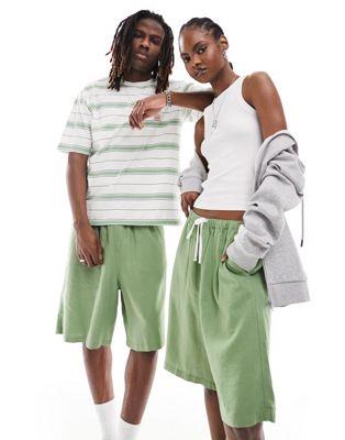 ǥ Weekday Unisex Patrik linen shorts in green exclusive to ASOS ˥å