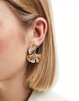 エイソス エイソス ASOS DESIGN drop earrings with textured leaf design in gold tone レディース