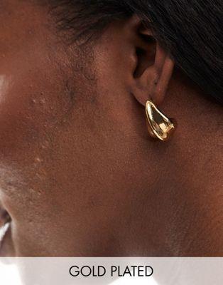 エイソス エイソス ASOS DESIGN 14k gold plated stud earrings with ridged molten design in brushed detail レディース