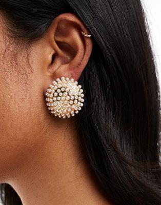 エイソス エイソス ASOS DESIGN stud earrings with circle micro faux pearl detail in gold tone レディース