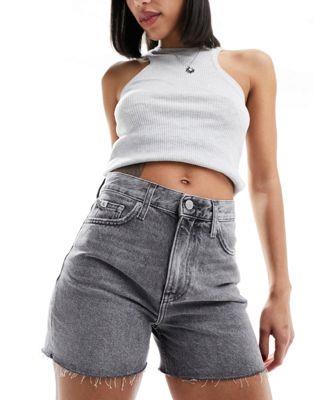 カルバンクライン Calvin Klein Jeans mom denim shorts in grey レディース
