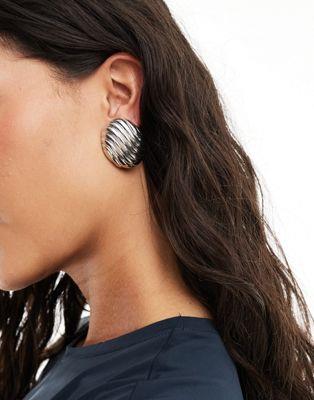 デザインビー DesignB London vintage style stud earrings in silver レディース