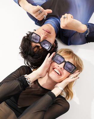 ジーパーズペーパーズ Jeepers Peepers chunky square sunglasses in black with blue lens ユニセックス