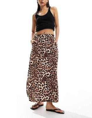 F[_ Vero Moda maxi skirt with split in leopard print fB[X