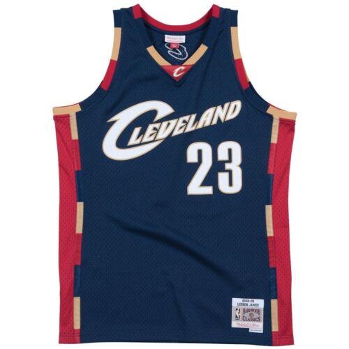 Mitchell & Ness ミッチェルアンドネス スポーツ用品 バスケットボールレプリカ Mens Mitchell & Ness NBA Swingman Alternate Jersey Cavaliers Lebron James 2008 カラー:Blue■ご注文の際は、必ずご確認ください。※こちらの商品は海外からのお取り寄せ商品となりますので、ご入金確認後、商品お届けまで3から5週間程度お時間を頂いております。※高額商品(3万円以上)は、代引きでの発送をお受けできません。※ご注文後にお客様へ「注文確認のメール」をお送りいたします。それ以降のキャンセル、サイズ交換、返品はできませんので、あらかじめご了承願います。また、ご注文をいただいてからの発注となる為、メーカー在庫切れ等により商品がご用意できない場合がございます。その際には早急にキャンセル、ご返金いたします。※海外輸入の為、遅延が発生する場合や出荷段階での付属品の箱つぶれ、細かい傷や汚れ等が発生する場合がございます。※商品ページのサイズ表は海外サイズを日本サイズに換算した一般的なサイズとなりメーカー・商品によってはサイズが異なる場合もございます。サイズ表は参考としてご活用ください。Mitchell & Ness ミッチェルアンドネス スポーツ用品 バスケットボールレプリカ Mens Mitchell & Ness NBA Swingman Alternate Jersey Cavaliers Lebron James 2008 カラー:Blue