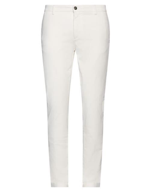 LIU JO MAN リュージョー ファッション パンツ LIU JO MAN Casual pants カラー:White■ご注文の際は、必ずご確認ください。※こちらの商品は海外からのお取り寄せ商品となりますので、ご入金確認後、商品お届けまで3から5週間程度お時間を頂いております。※高額商品(3万円以上)は、代引きでの発送をお受けできません。※ご注文後にお客様へ「注文確認のメール」をお送りいたします。それ以降のキャンセル、サイズ交換、返品はできませんので、あらかじめご了承願います。また、ご注文をいただいてからの発注となる為、メーカー在庫切れ等により商品がご用意できない場合がございます。その際には早急にキャンセル、ご返金いたします。※海外輸入の為、遅延が発生する場合や出荷段階での付属品の箱つぶれ、細かい傷や汚れ等が発生する場合がございます。※商品ページのサイズ表は海外サイズを日本サイズに換算した一般的なサイズとなりメーカー・商品によってはサイズが異なる場合もございます。サイズ表は参考としてご活用ください。LIU JO MAN リュージョー ファッション パンツ LIU JO MAN Casual pants カラー:White