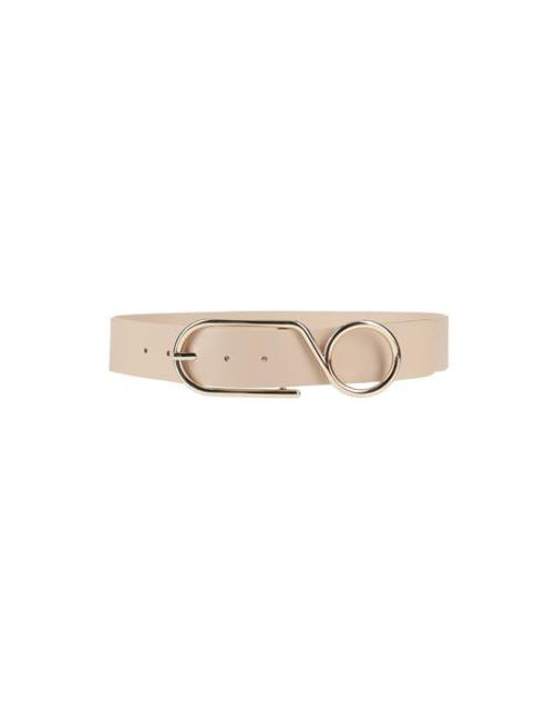 ERIKA CAVALLINI アクセサリー小物 ベルト ERIKA CAVALLINI Regular belts カラー:Beige■ご注文の際は、必ずご確認ください。※こちらの商品は海外からのお取り寄せ商品となりますので、ご入金確認後、商品お届けまで3から5週間程度お時間を頂いております。※高額商品(3万円以上)は、代引きでの発送をお受けできません。※ご注文後にお客様へ「注文確認のメール」をお送りいたします。それ以降のキャンセル、サイズ交換、返品はできませんので、あらかじめご了承願います。また、ご注文をいただいてからの発注となる為、メーカー在庫切れ等により商品がご用意できない場合がございます。その際には早急にキャンセル、ご返金いたします。※海外輸入の為、遅延が発生する場合や出荷段階での付属品の箱つぶれ、細かい傷や汚れ等が発生する場合がございます。※商品ページのサイズ表は海外サイズを日本サイズに換算した一般的なサイズとなりメーカー・商品によってはサイズが異なる場合もございます。サイズ表は参考としてご活用ください。ERIKA CAVALLINI アクセサリー小物 ベルト ERIKA CAVALLINI Regular belts カラー:Beige