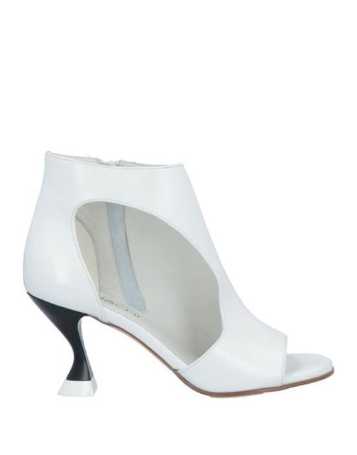 ELENA IACHI ファッション ドレス ELENA IACHI Ankle boots カラー:White■ご注文の際は、必ずご確認ください。※こちらの商品は海外からのお取り寄せ商品となりますので、ご入金確認後、商品お届けまで3から5週間程度お時間を頂いております。※高額商品(3万円以上)は、代引きでの発送をお受けできません。※ご注文後にお客様へ「注文確認のメール」をお送りいたします。それ以降のキャンセル、サイズ交換、返品はできませんので、あらかじめご了承願います。また、ご注文をいただいてからの発注となる為、メーカー在庫切れ等により商品がご用意できない場合がございます。その際には早急にキャンセル、ご返金いたします。※海外輸入の為、遅延が発生する場合や出荷段階での付属品の箱つぶれ、細かい傷や汚れ等が発生する場合がございます。※商品ページのサイズ表は海外サイズを日本サイズに換算した一般的なサイズとなりメーカー・商品によってはサイズが異なる場合もございます。サイズ表は参考としてご活用ください。ELENA IACHI ファッション ドレス ELENA IACHI Ankle boots カラー:White