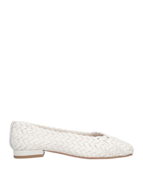 GIOSEPPO 靴 シューズ ダンスシューズ GIOSEPPO Ballet flats カラー:Ivory■ご注文の際は、必ずご確認ください。※こちらの商品は海外からのお取り寄せ商品となりますので、ご入金確認後、商品お届けまで3から5週間程度お時間を頂いております。※高額商品(3万円以上)は、代引きでの発送をお受けできません。※ご注文後にお客様へ「注文確認のメール」をお送りいたします。それ以降のキャンセル、サイズ交換、返品はできませんので、あらかじめご了承願います。また、ご注文をいただいてからの発注となる為、メーカー在庫切れ等により商品がご用意できない場合がございます。その際には早急にキャンセル、ご返金いたします。※海外輸入の為、遅延が発生する場合や出荷段階での付属品の箱つぶれ、細かい傷や汚れ等が発生する場合がございます。※商品ページのサイズ表は海外サイズを日本サイズに換算した一般的なサイズとなりメーカー・商品によってはサイズが異なる場合もございます。サイズ表は参考としてご活用ください。GIOSEPPO 靴 シューズ ダンスシューズ GIOSEPPO Ballet flats カラー:Ivory