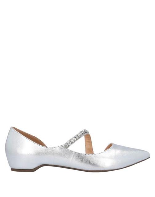 CARRANO 靴 シューズ ダンスシューズ CARRANO Ballet flats カラー:Silver■ご注文の際は、必ずご確認ください。※こちらの商品は海外からのお取り寄せ商品となりますので、ご入金確認後、商品お届けまで3から5週間程度お時間を頂いております。※高額商品(3万円以上)は、代引きでの発送をお受けできません。※ご注文後にお客様へ「注文確認のメール」をお送りいたします。それ以降のキャンセル、サイズ交換、返品はできませんので、あらかじめご了承願います。また、ご注文をいただいてからの発注となる為、メーカー在庫切れ等により商品がご用意できない場合がございます。その際には早急にキャンセル、ご返金いたします。※海外輸入の為、遅延が発生する場合や出荷段階での付属品の箱つぶれ、細かい傷や汚れ等が発生する場合がございます。※商品ページのサイズ表は海外サイズを日本サイズに換算した一般的なサイズとなりメーカー・商品によってはサイズが異なる場合もございます。サイズ表は参考としてご活用ください。CARRANO 靴 シューズ ダンスシューズ CARRANO Ballet flats カラー:Silver