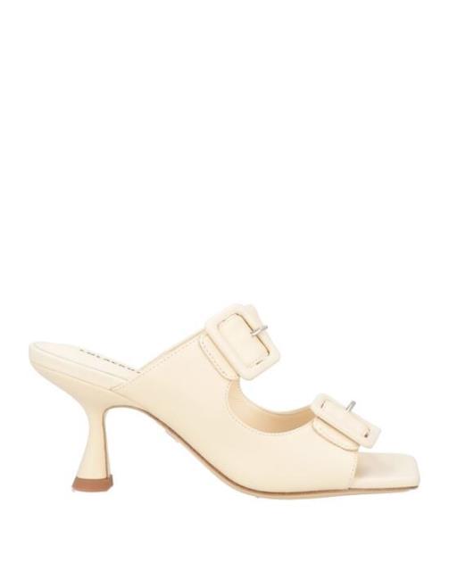 LOLA CRUZ 靴 シューズ サンダル LOLA CRUZ Sandals カラー:Cream■ご注文の際は、必ずご確認ください。※こちらの商品は海外からのお取り寄せ商品となりますので、ご入金確認後、商品お届けまで3から5週間程度お時間を頂いております。※高額商品(3万円以上)は、代引きでの発送をお受けできません。※ご注文後にお客様へ「注文確認のメール」をお送りいたします。それ以降のキャンセル、サイズ交換、返品はできませんので、あらかじめご了承願います。また、ご注文をいただいてからの発注となる為、メーカー在庫切れ等により商品がご用意できない場合がございます。その際には早急にキャンセル、ご返金いたします。※海外輸入の為、遅延が発生する場合や出荷段階での付属品の箱つぶれ、細かい傷や汚れ等が発生する場合がございます。※商品ページのサイズ表は海外サイズを日本サイズに換算した一般的なサイズとなりメーカー・商品によってはサイズが異なる場合もございます。サイズ表は参考としてご活用ください。LOLA CRUZ 靴 シューズ サンダル LOLA CRUZ Sandals カラー:Cream