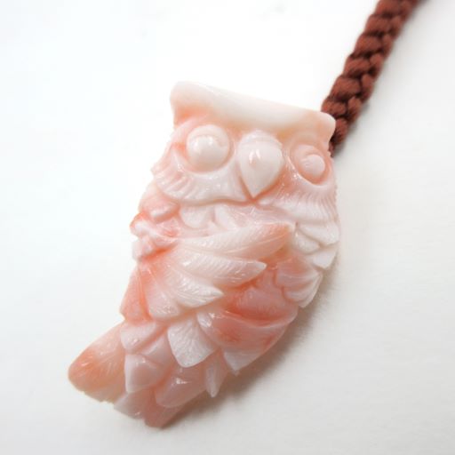 ピンク珊瑚 根付 フクロウ 梟 縁起物 彫り さんご サンゴ コーラル sango coral 本珊瑚 無染色 宝石珊瑚 子供の日 ひな祭り 端午の節句 お守り...