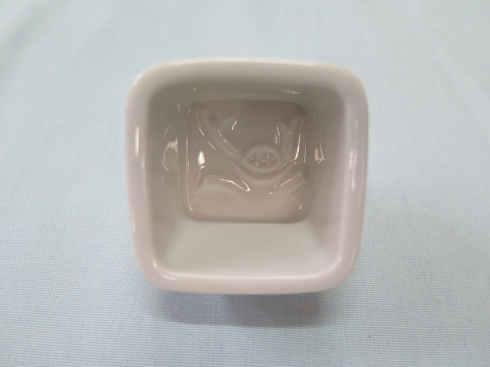 �ǥ����Ⱥ�ꥼ�꡼�η������֤�43��X43Ĺ��X30�⤵(mm)����40CC