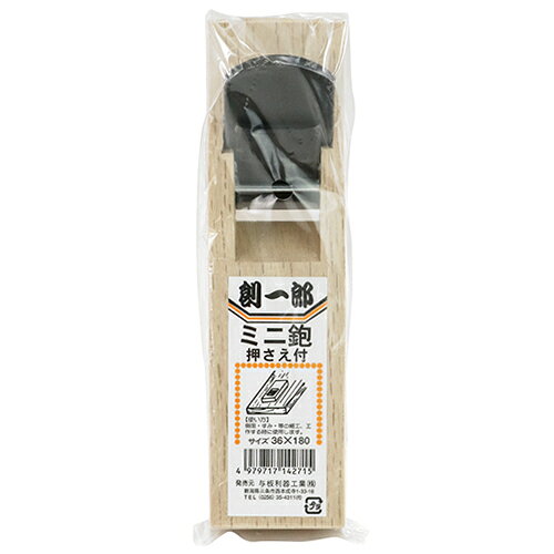 商品名豆平鉋 創一郎 36X180mm 使いやすい小型の鉋です。木口削り、面取り、小さな面積の面削り。 BFJ1041109商品について使いやすい小型の鉋です。木口削り、面取り、小さな面積の面削り。逆目を押さえる、裏金付の鉋です(鉋の刃が木目に引っ掛からないように調整されています)。刃調整がしやすく、面取り、細かな部材の細工加工に最適です。木目が判りにくい場合、板の表面に指を滑らせて下さい。商品仕様36X180mm。商品材質など刃部：炭素工具鋼(SK-5)。台：樫。注意、その他用途以外に使用しないで下さい。お子様の手の届かない場所に保管して下さい。刃物ですので、ご使用・取扱いには充分ご注意ください。金属には使用しないで下さい。日本国商品サイズ（はだか）商品サイズ（はだか）：幅50mm、高さ180mm、奥行43mm、重量285gカテゴリーキーワード花 ガーデン DIY DIY 工具 手動工具 手動切削工具 かんな平かんなDIY 工具 業務 産業用 建築 建設用 大工道具 かんな 平かんな商品説明木口削り、面取り、小さな面積の面削り。逆目を押さえる、裏金付の鉋です(鉋の刃が木目に引っ掛からないように調整されています)。刃調整がしやすく、面取り、細かな部材の細工加工に最適です。木目が判りにくい場合、板の表面に指を滑らせて下さい。■サイズ幅50x高さ180x奥行43(mm)■仕様●36X180mm。■材質●刃部：炭素工具鋼(SK-5)。●台：樫。■商品重量285g■注意1用途以外に使用しないで下さい。お子様の手の届かない場所に保管して下さい。刃物ですので、ご使用・取扱いには充分ご注意ください。■注意2金属には使用しないで下さい。■生産国日本■備考36X180mm更新日20240215商品名豆平鉋 創一郎 36X180mm 使いやすい小型の鉋です。木口削り、面取り、小さな面積の面削り。 BFJ1041109商品について使いやすい小型の鉋です。木口削り、面取り、小さな面積の面削り。逆目を押さえる、裏金付の鉋です(鉋の刃が木目に引っ掛からないように調整されています)。刃調整がしやすく、面取り、細かな部材の細工加工に最適です。木目が判りにくい場合、板の表面に指を滑らせて下さい。商品仕様36X180mm。商品材質など刃部：炭素工具鋼(SK-5)。台：樫。注意、その他用途以外に使用しないで下さい。お子様の手の届かない場所に保管して下さい。刃物ですので、ご使用・取扱いには充分ご注意ください。金属には使用しないで下さい。原産国、日本国商品サイズ（はだか）幅50mm、高さ180mm、高さ43mm、重量285gカテゴリーキーワード花 ガーデン DIY DIY 工具 手動工具 手動切削工具 かんな平かんなDIY 工具 業務 産業用 建築 建設用 大工道具 かんな 平かんな