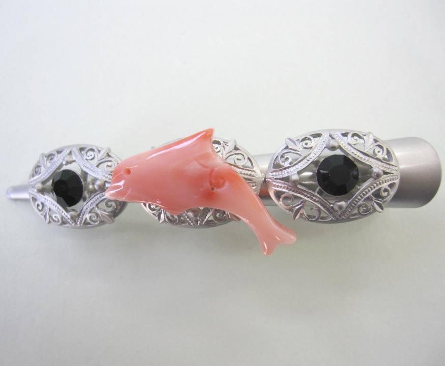 ピンク珊瑚 イルカのダッカールクリップ ヘアアクセサリー 『宝石サンゴ』 珊瑚婚 還暦 誕生日 御祝 厄除 御守 3月の誕生石 ギフト プレゼント 結婚35周年...