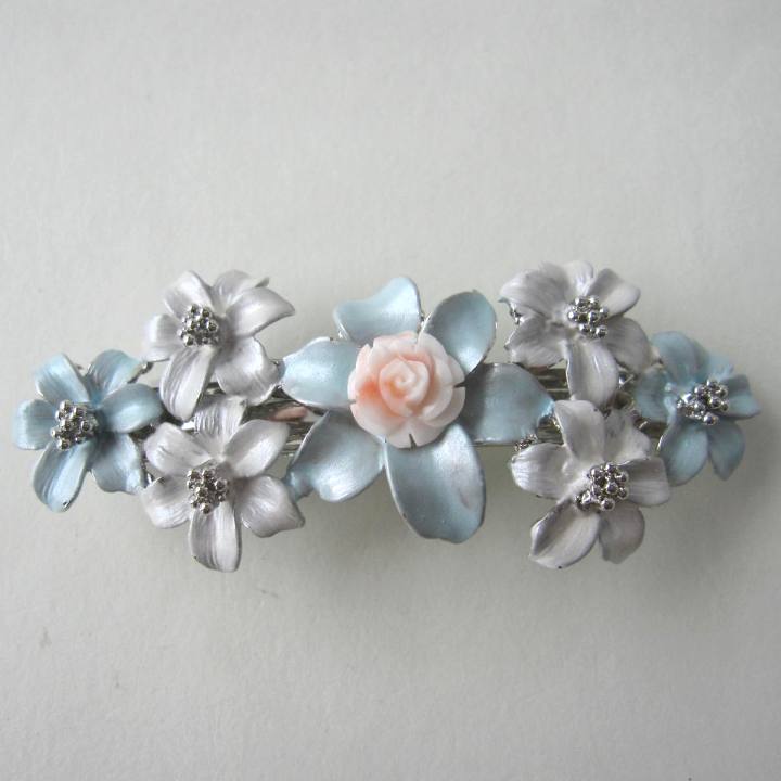 淡いピンク珊瑚 薔薇の花 バレッタ 髪留め コーラル ヘアアクセサリー 『宝石サンゴ』 珊瑚婚 還暦 誕..