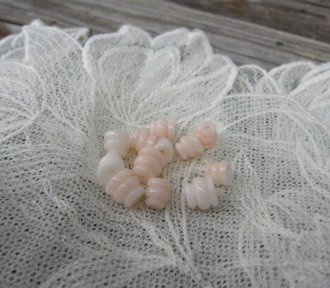 ミッド珊瑚 ボサビーズ （1個） 約7ミリ 貫通穴 手作り 天然さんごパーツ 『宝石サンゴ』 珊瑚婚 還暦 誕生日 御祝 厄除 御守 3月の誕生石 ギフト プレゼント 結婚35周年 珊瑚職人