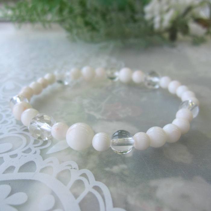 ミッド珊瑚 水晶 きらきらブレスレット アクセサリー 『宝石サンゴ』 珊瑚婚 還暦 誕生日 御祝 厄除 御守 3月の誕生石 ギフト プレゼント 結婚35周年 珊...