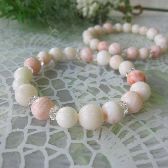 ピンク・白珊瑚 ブレスレット (約9〜11ミリ) 宝石サンゴ 珊瑚婚 還暦 誕生日 御祝 厄除 御守 3月の誕生石 ギフト プレゼント 結婚35周年 珊瑚職人