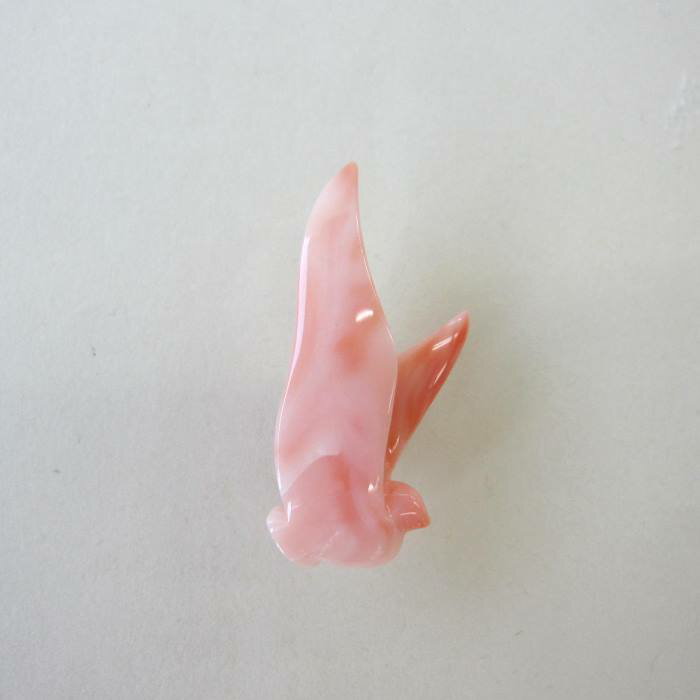 ピンク珊瑚 縁起の良いカモメの彫り ピンブローチ・ピンタック かもめ 『宝石サンゴ』 珊瑚婚 還暦 誕生日 御祝 厄除 御守 3月の誕生石 ギフト プレゼント 結婚35周年 珊瑚職人