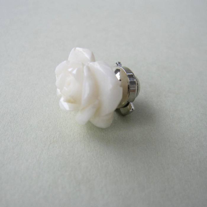 白珊瑚 薔薇の花 ピンタック ピンブローチ コーラル 宝石サンゴ 珊瑚婚 還暦 誕生日 御祝 厄除 御守 3月の誕生石 ギフト プレゼント 結婚35周年 珊瑚職人