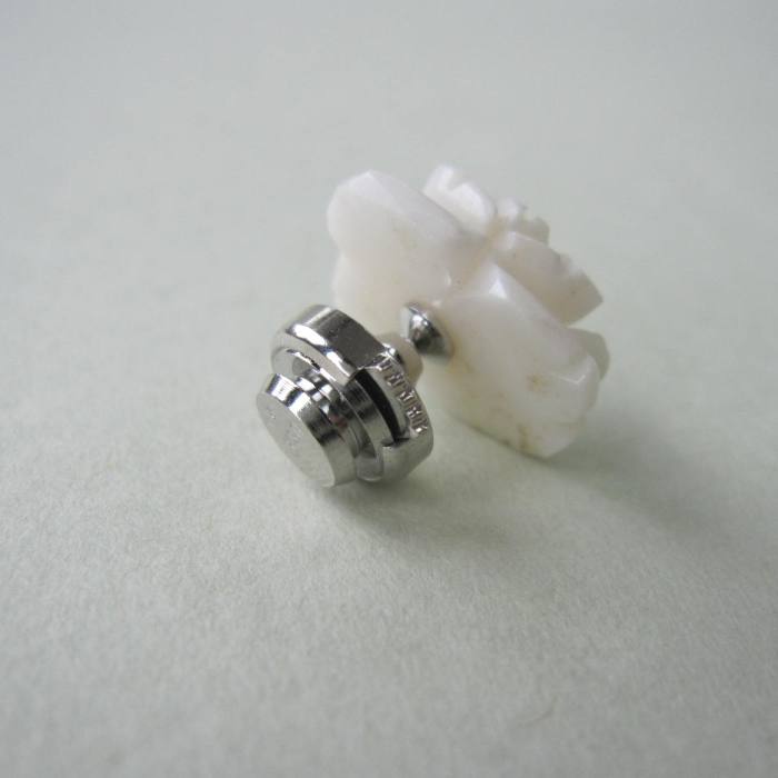 白珊瑚 薔薇の花 ピンタック ピンブローチ コーラル 宝石サンゴ 珊瑚婚 還暦 誕生...