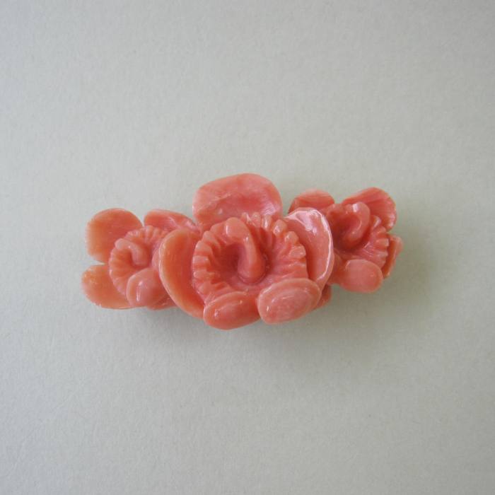 ピンク珊瑚梅の花帯留め真鍮帯着物浴...