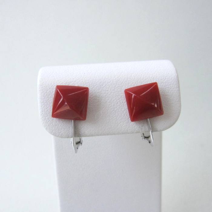日本 高知産血赤珊瑚 スクエア イヤリング SILVER 宝石サンゴ 珊瑚婚 還暦 誕生日 御祝 厄除 御守 3月の誕生石 ギフト プレゼント 結婚35周年 珊瑚職人