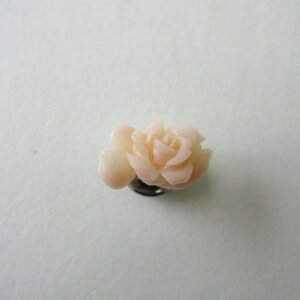 ミッド珊瑚 薔薇の花 ピンタック ピンブローチ ローズ コーラル 宝石サンゴ 珊瑚婚 還暦 誕生日 御祝 厄除 御守 3月の誕生石 ギフト プレゼント 結婚35周年 珊瑚職人