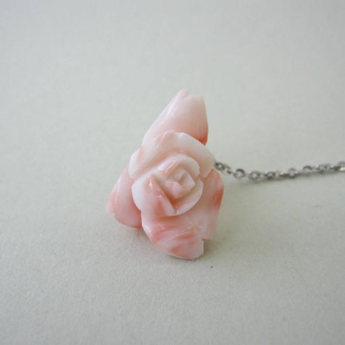 ピンク珊瑚 美しい 薔薇の花 タイタック タイピン バラ 宝石サンゴ 珊瑚婚 還暦 誕...