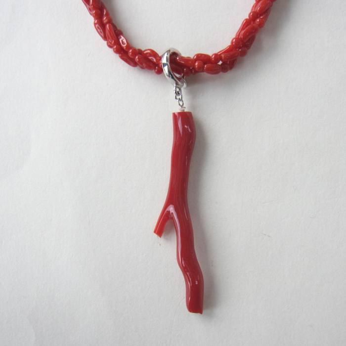 日本 高知産血赤珊瑚 枝 ペンダント イタリア産赤珊瑚3連ねじりネックレス SILVER サルジ イタリア 宝石サンゴ 珊瑚婚 還暦 誕生日 御祝 厄除 御守 3月の誕生石 ギフト プレゼント 結婚35周年 珊瑚職人